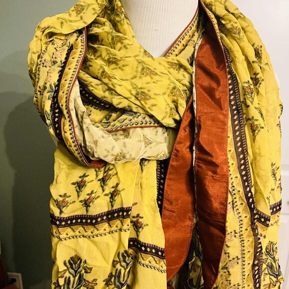 Vintage Handcrafted Yellow Floral Scarf – Boho Chic Elegance - Picture 6 of 6